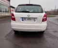 Белый Шкода Фабия, объемом двигателя 1.4 л и пробегом 230 тыс. км за 4500 $, фото 1 на Automoto.ua