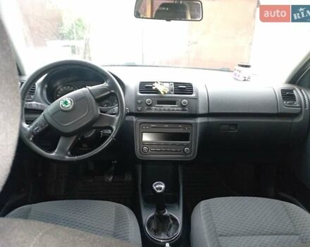 Белый Шкода Фабия, объемом двигателя 1.6 л и пробегом 172 тыс. км за 6000 $, фото 1 на Automoto.ua