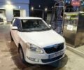 Белый Шкода Фабия, объемом двигателя 1.39 л и пробегом 209 тыс. км за 5000 $, фото 2 на Automoto.ua