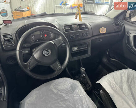 Белый Шкода Фабия, объемом двигателя 1.6 л и пробегом 300 тыс. км за 6350 $, фото 15 на Automoto.ua