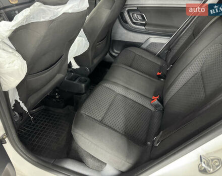 Белый Шкода Фабия, объемом двигателя 1.6 л и пробегом 300 тыс. км за 6350 $, фото 19 на Automoto.ua