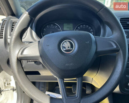 Білий Шкода Фабія, об'ємом двигуна 1.39 л та пробігом 266 тис. км за 6800 $, фото 13 на Automoto.ua