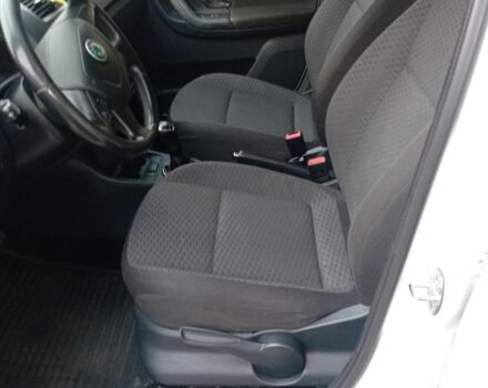 Шкода Фабия 2013 в Полтаве на Automoto.ua Белый Шкода Фабия, объемом двигателя 1.6 л и пробегом 172 тыс. км за 6000 $, фото 4 на Automoto.ua