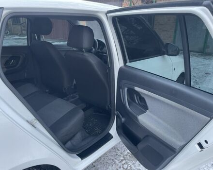 Белый Шкода Фабия, объемом двигателя 1.2 л и пробегом 208 тыс. км за 5300 $, фото 5 на Automoto.ua