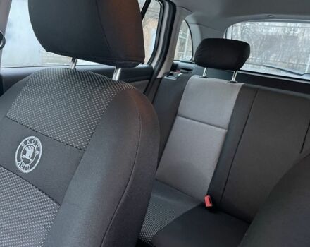 Белый Шкода Фабия, объемом двигателя 1.2 л и пробегом 208 тыс. км за 5300 $, фото 12 на Automoto.ua