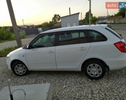 Белый Шкода Фабия, объемом двигателя 1.6 л и пробегом 247 тыс. км за 5499 $, фото 1 на Automoto.ua
