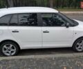 Белый Шкода Фабия, объемом двигателя 1.6 л и пробегом 305 тыс. км за 5900 $, фото 3 на Automoto.ua