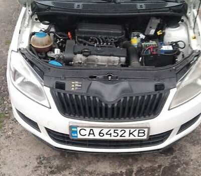 Білий Шкода Фабія, об'ємом двигуна 1.4 л та пробігом 260 тис. км за 5500 $, фото 5 на Automoto.ua