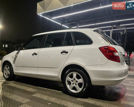 Белый Шкода Фабия, объемом двигателя 1.2 л и пробегом 191 тыс. км за 5400 $, фото 3 на Automoto.ua