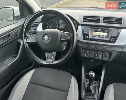 Белый Шкода Фабия, объемом двигателя 1.42 л и пробегом 188 тыс. км за 7500 $, фото 11 на Automoto.ua