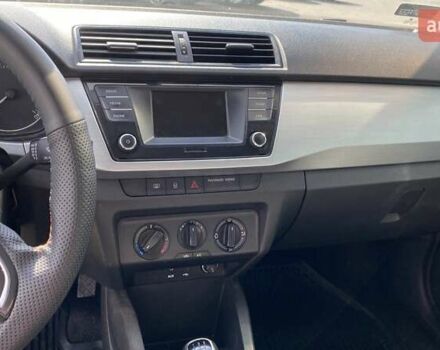 Белый Шкода Фабия, объемом двигателя 1 л и пробегом 82 тыс. км за 6700 $, фото 7 на Automoto.ua