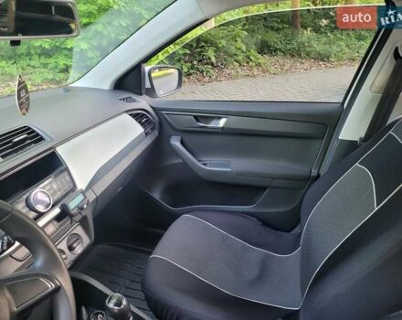 Белый Шкода Фабия, объемом двигателя 1.2 л и пробегом 187 тыс. км за 7600 $, фото 8 на Automoto.ua