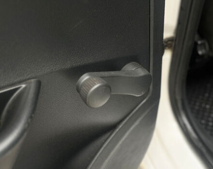 Белый Шкода Фабия, объемом двигателя 1.4 л и пробегом 178 тыс. км за 7800 $, фото 24 на Automoto.ua