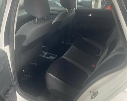 Белый Шкода Фабия, объемом двигателя 1.4 л и пробегом 280 тыс. км за 7500 $, фото 8 на Automoto.ua