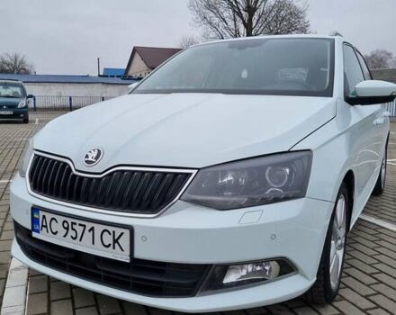 Белый Шкода Фабия, объемом двигателя 1.4 л и пробегом 203 тыс. км за 8000 $, фото 1 на Automoto.ua