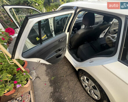 Білий Шкода Фабія, об'ємом двигуна 1.4 л та пробігом 230 тис. км за 8500 $, фото 1 на Automoto.ua
