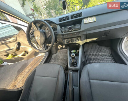 Білий Шкода Фабія, об'ємом двигуна 1.4 л та пробігом 230 тис. км за 8500 $, фото 6 на Automoto.ua