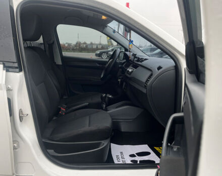 Белый Шкода Фабия, объемом двигателя 1.4 л и пробегом 178 тыс. км за 7800 $, фото 21 на Automoto.ua