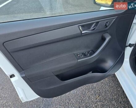 Белый Шкода Фабия, объемом двигателя 1.2 л и пробегом 198 тыс. км за 11499 $, фото 28 на Automoto.ua