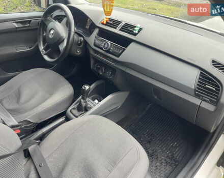 Белый Шкода Фабия, объемом двигателя 1.42 л и пробегом 270 тыс. км за 6500 $, фото 14 на Automoto.ua