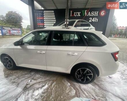 Белый Шкода Фабия, объемом двигателя 1.4 л и пробегом 280 тыс. км за 7500 $, фото 6 на Automoto.ua