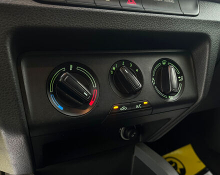 Белый Шкода Фабия, объемом двигателя 1.4 л и пробегом 178 тыс. км за 7800 $, фото 17 на Automoto.ua