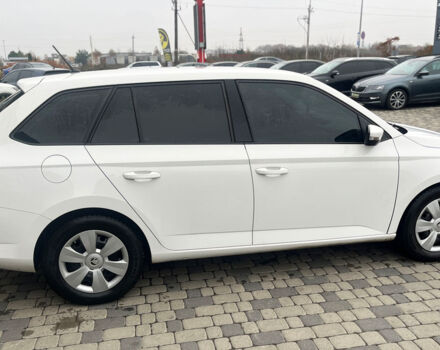 Белый Шкода Фабия, объемом двигателя 1.4 л и пробегом 178 тыс. км за 7800 $, фото 6 на Automoto.ua