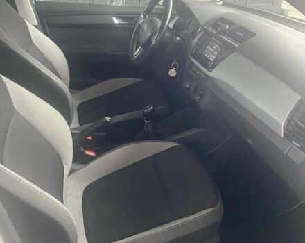 Белый Шкода Фабия, объемом двигателя 1.4 л и пробегом 280 тыс. км за 7500 $, фото 14 на Automoto.ua