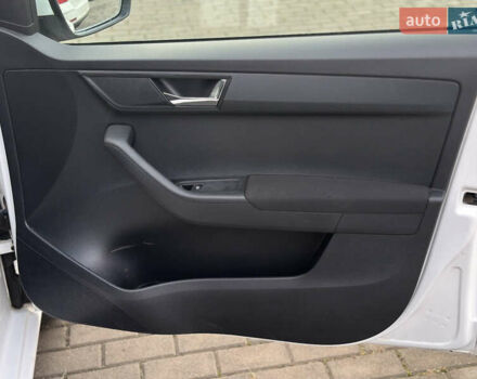 Белый Шкода Фабия, объемом двигателя 1.42 л и пробегом 188 тыс. км за 7500 $, фото 13 на Automoto.ua