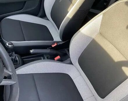 Белый Шкода Фабия, объемом двигателя 1.2 л и пробегом 187 тыс. км за 7600 $, фото 10 на Automoto.ua