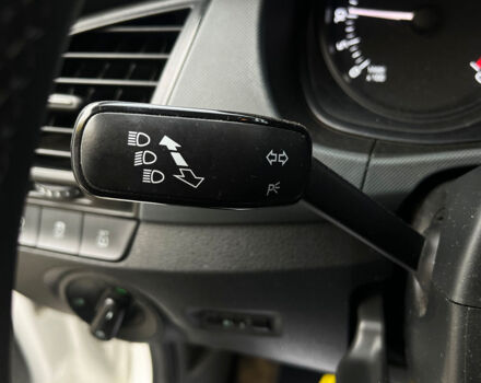 Белый Шкода Фабия, объемом двигателя 1.4 л и пробегом 178 тыс. км за 7800 $, фото 13 на Automoto.ua