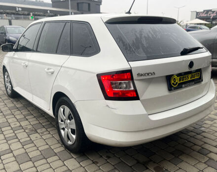 Белый Шкода Фабия, объемом двигателя 1.4 л и пробегом 178 тыс. км за 7800 $, фото 3 на Automoto.ua