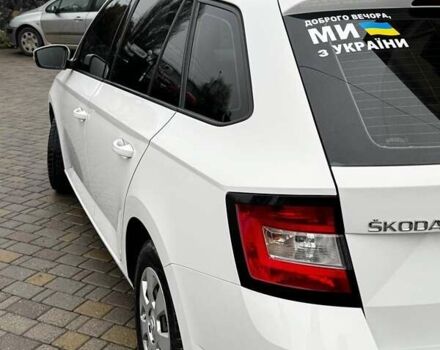 Белый Шкода Фабия, объемом двигателя 1.2 л и пробегом 259 тыс. км за 7300 $, фото 3 на Automoto.ua