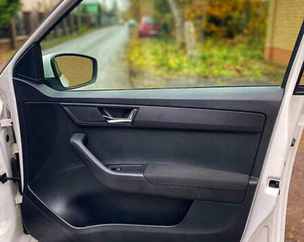 Белый Шкода Фабия, объемом двигателя 1.2 л и пробегом 180 тыс. км за 9800 $, фото 12 на Automoto.ua