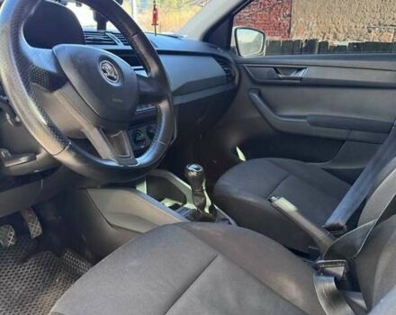 Белый Шкода Фабия, объемом двигателя 1.2 л и пробегом 273 тыс. км за 6350 $, фото 2 на Automoto.ua