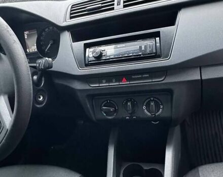 Белый Шкода Фабия, объемом двигателя 1.2 л и пробегом 259 тыс. км за 7300 $, фото 10 на Automoto.ua