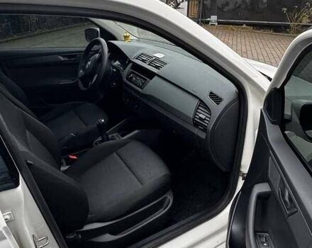 Белый Шкода Фабия, объемом двигателя 1.2 л и пробегом 259 тыс. км за 7300 $, фото 8 на Automoto.ua