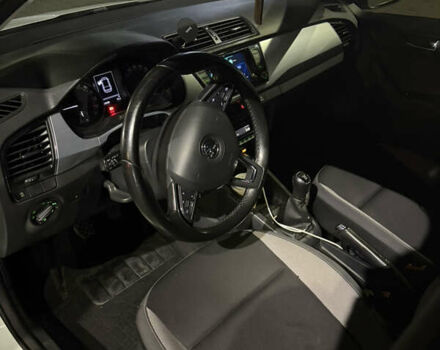 Белый Шкода Фабия, объемом двигателя 1.42 л и пробегом 316 тыс. км за 7299 $, фото 7 на Automoto.ua