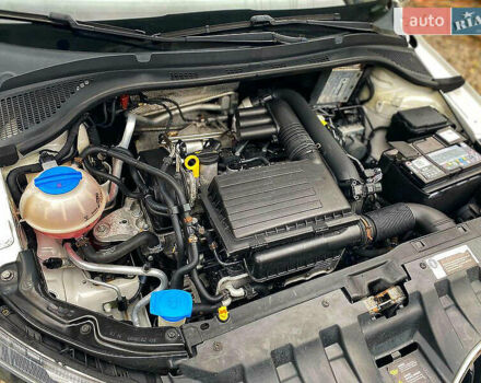 Белый Шкода Фабия, объемом двигателя 1.2 л и пробегом 180 тыс. км за 9800 $, фото 14 на Automoto.ua