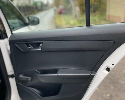 Белый Шкода Фабия, объемом двигателя 1.2 л и пробегом 180 тыс. км за 9800 $, фото 16 на Automoto.ua