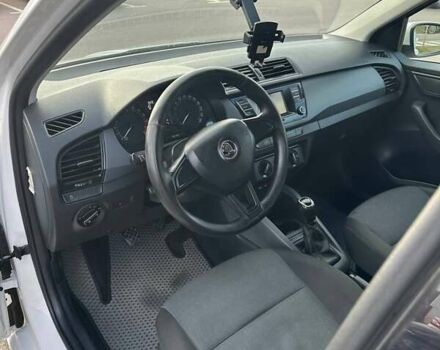 Белый Шкода Фабия, объемом двигателя 1.4 л и пробегом 224 тыс. км за 6950 $, фото 16 на Automoto.ua