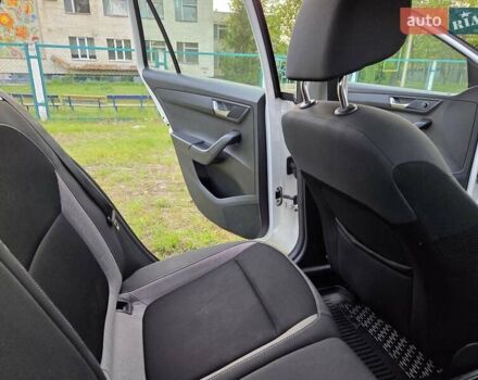 Белый Шкода Фабия, объемом двигателя 1 л и пробегом 135 тыс. км за 8550 $, фото 62 на Automoto.ua