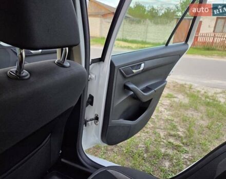 Белый Шкода Фабия, объемом двигателя 1 л и пробегом 135 тыс. км за 8550 $, фото 64 на Automoto.ua