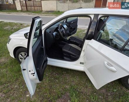 Белый Шкода Фабия, объемом двигателя 1 л и пробегом 135 тыс. км за 8550 $, фото 37 на Automoto.ua
