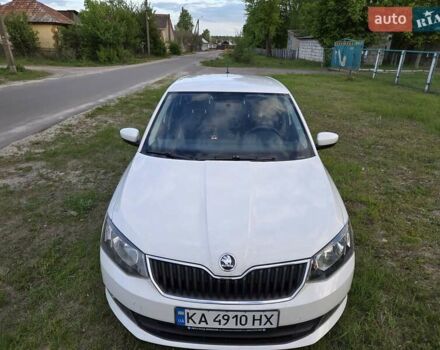 Белый Шкода Фабия, объемом двигателя 1 л и пробегом 135 тыс. км за 8550 $, фото 4 на Automoto.ua