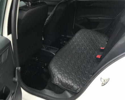 Белый Шкода Фабия, объемом двигателя 1 л и пробегом 130 тыс. км за 7500 $, фото 7 на Automoto.ua