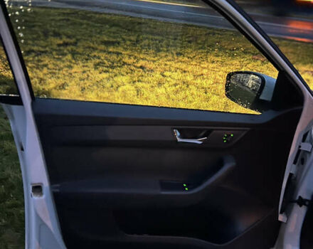 Белый Шкода Фабия, объемом двигателя 1 л и пробегом 110 тыс. км за 8550 $, фото 24 на Automoto.ua