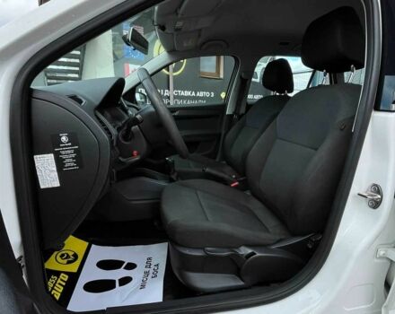 Белый Шкода Фабия, объемом двигателя 1 л и пробегом 84 тыс. км за 7450 $, фото 14 на Automoto.ua