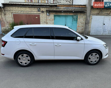 Белый Шкода Фабия, объемом двигателя 1 л и пробегом 139 тыс. км за 9600 $, фото 4 на Automoto.ua