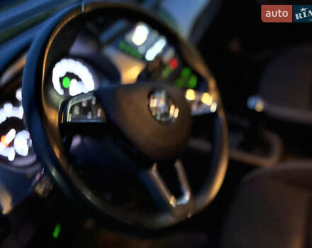 Белый Шкода Фабия, объемом двигателя 1 л и пробегом 110 тыс. км за 8550 $, фото 22 на Automoto.ua